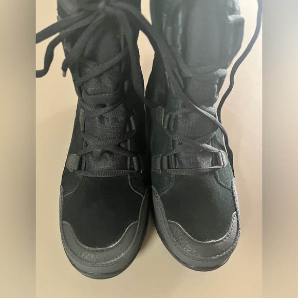 Columbia Black Boots - Picture 3 of 8